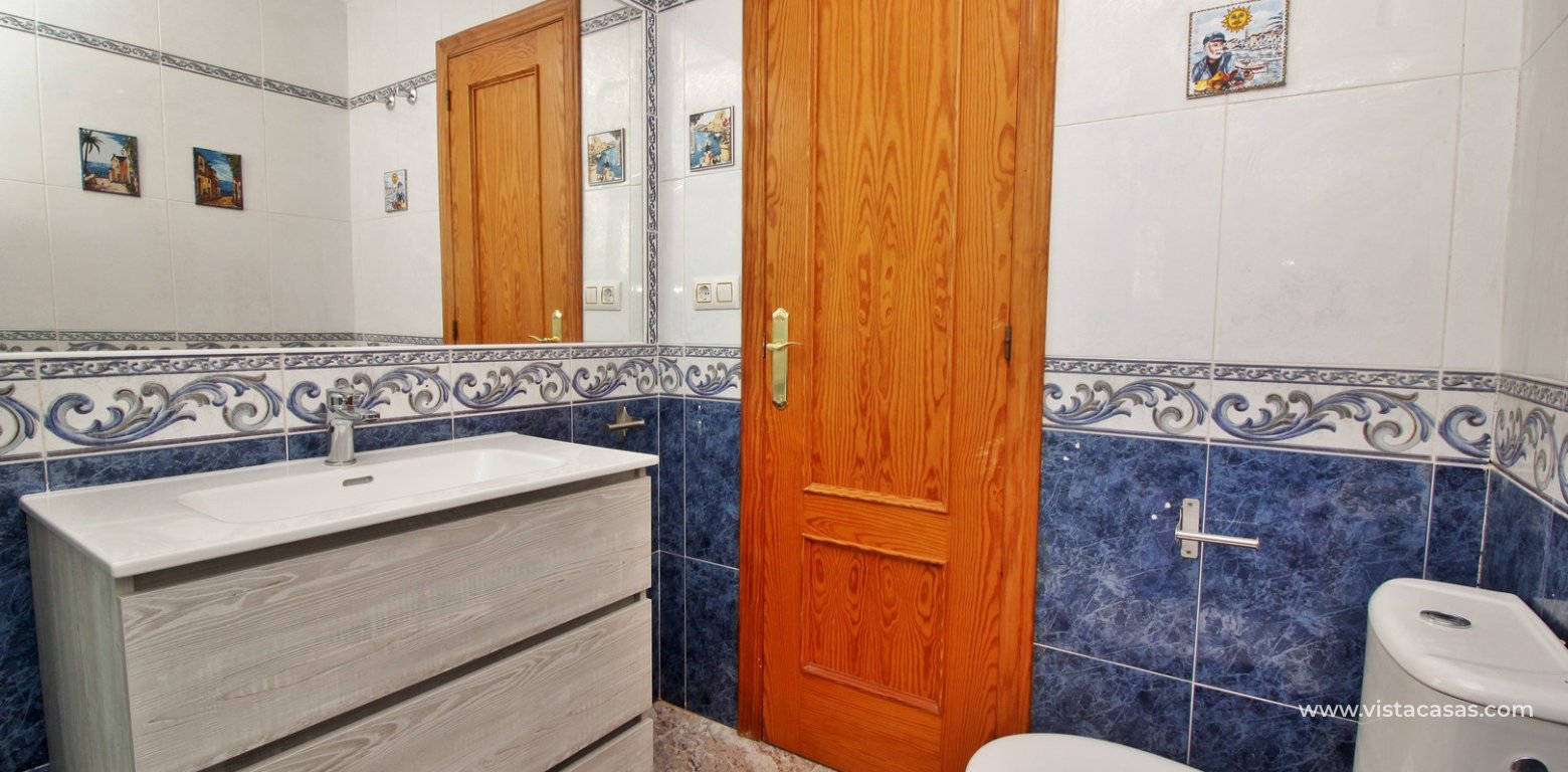 3 bedroom townhouse for sale Colinas Puerta Real 5 Villamartin bathroom 2