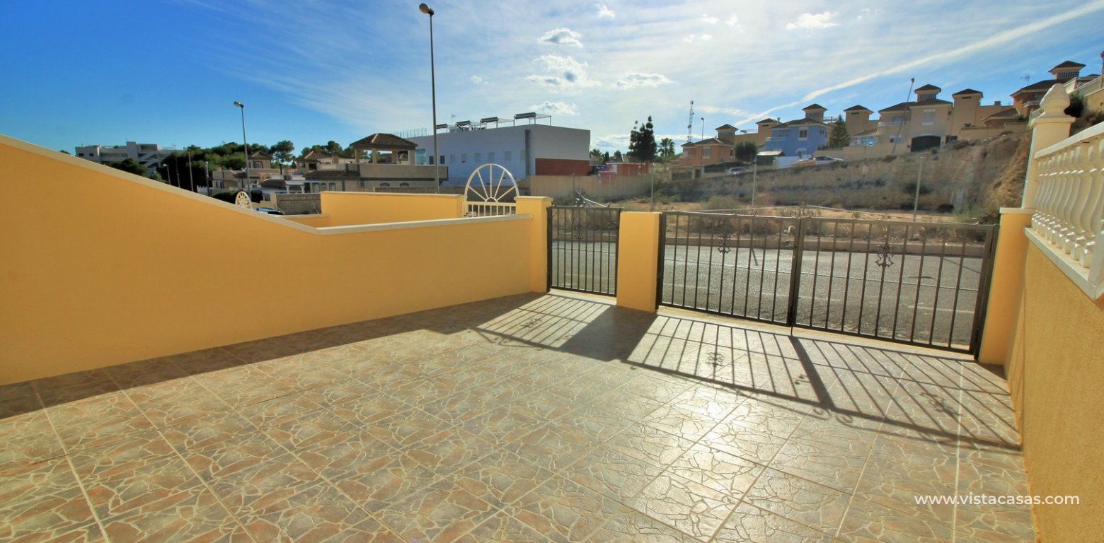 3 bedroom townhouse for sale Colinas Puerta Real 5 Villamartin gated driveway