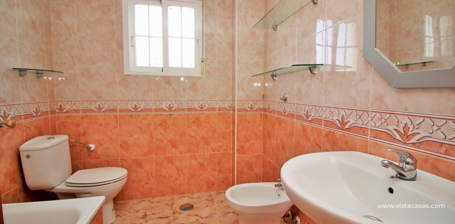 Apartment for sale in Lomas de Cabo Roig bathroom