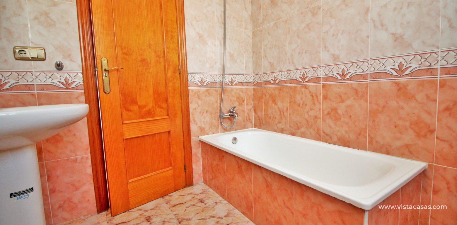 Apartment for sale in Lomas de Cabo Roig family bathroom