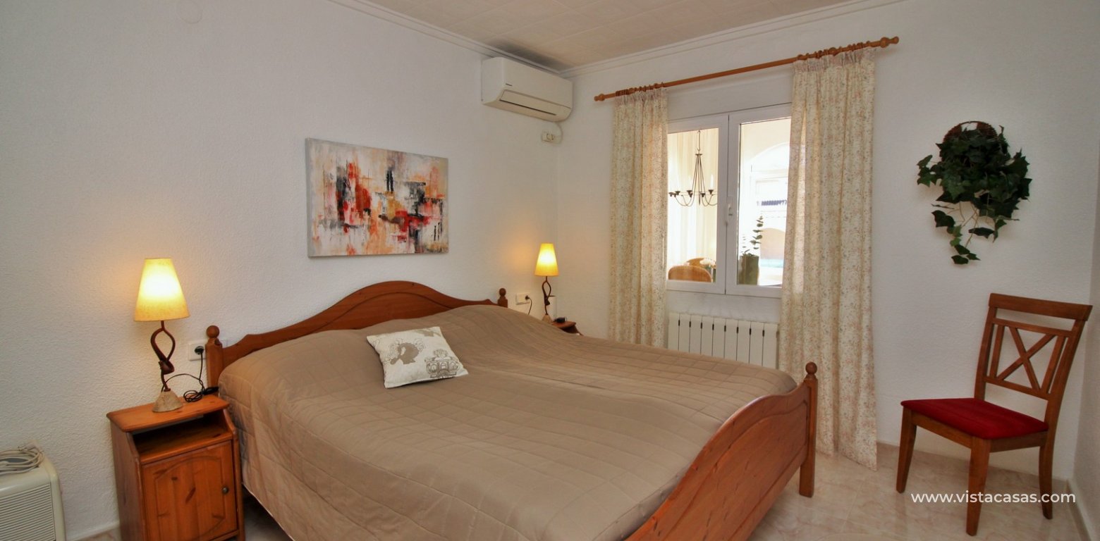 Resale - Villa - Torrevieja - La Siesta