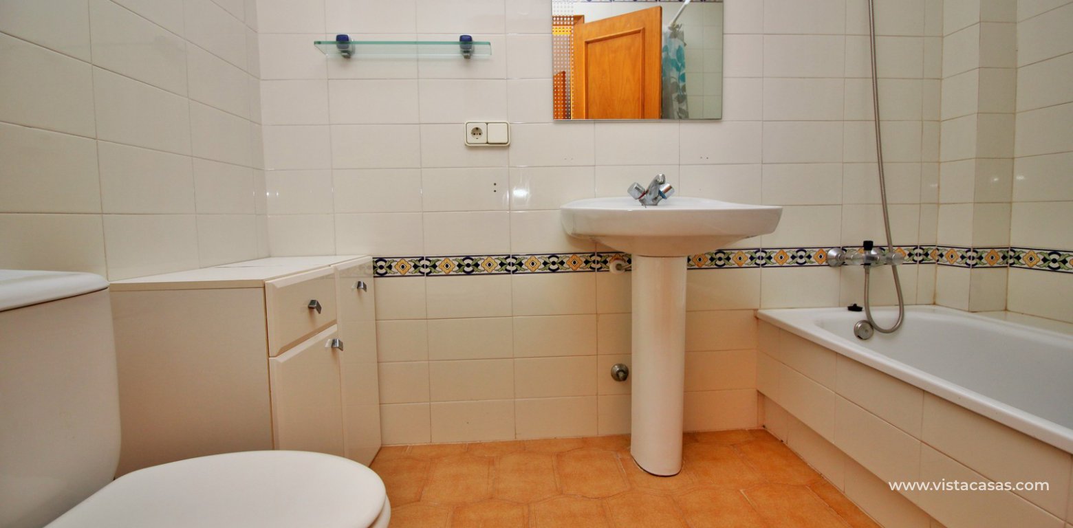 Apartment for sale in Villamartin en-suite bathroom