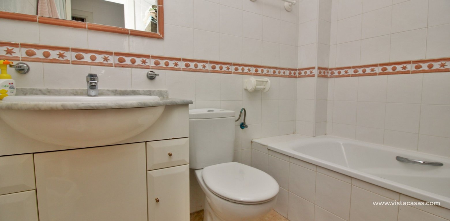 Top floor apartment for sale Montilla IV Playa Flamenca bathroom