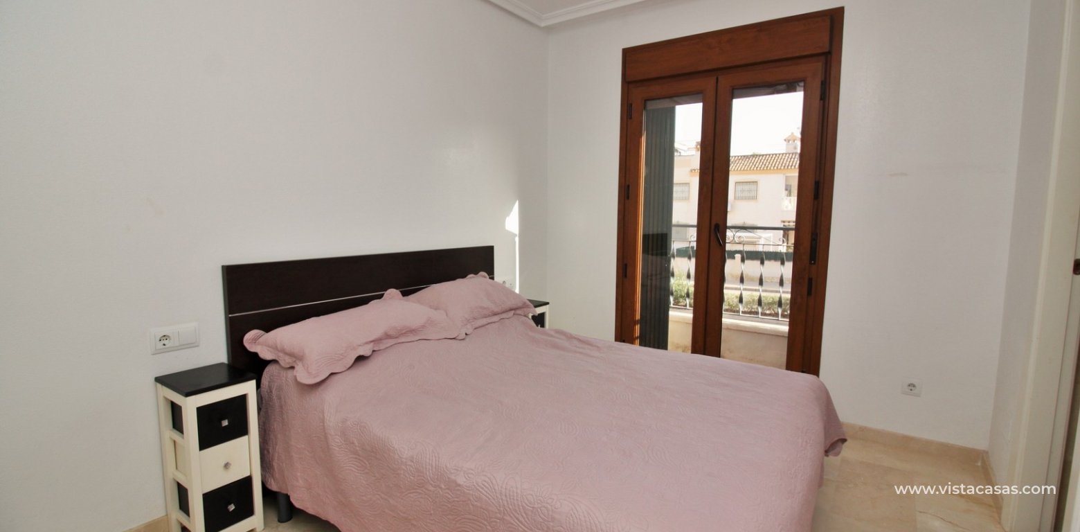 Top floor apartment for sale M3 Pau 8 Villamartin master bedroom