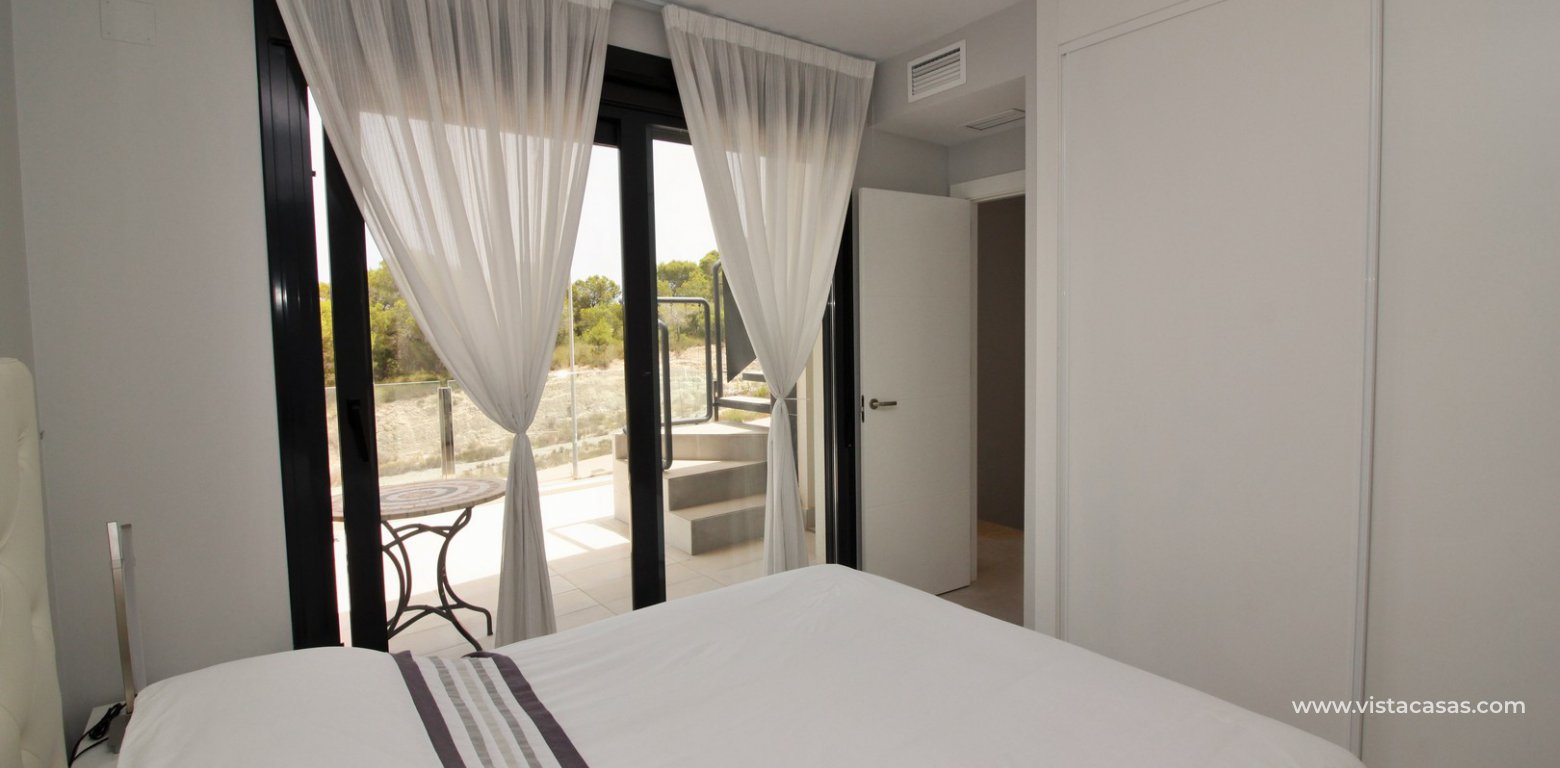 Villa for sale in Villamartin master bedroom balcony access