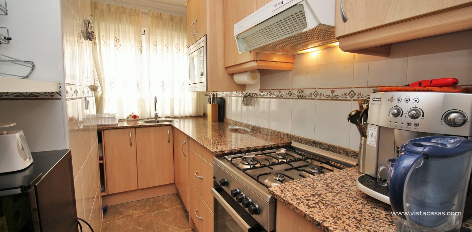 3 bedroom apartment for sale in Torrevieja kitchen