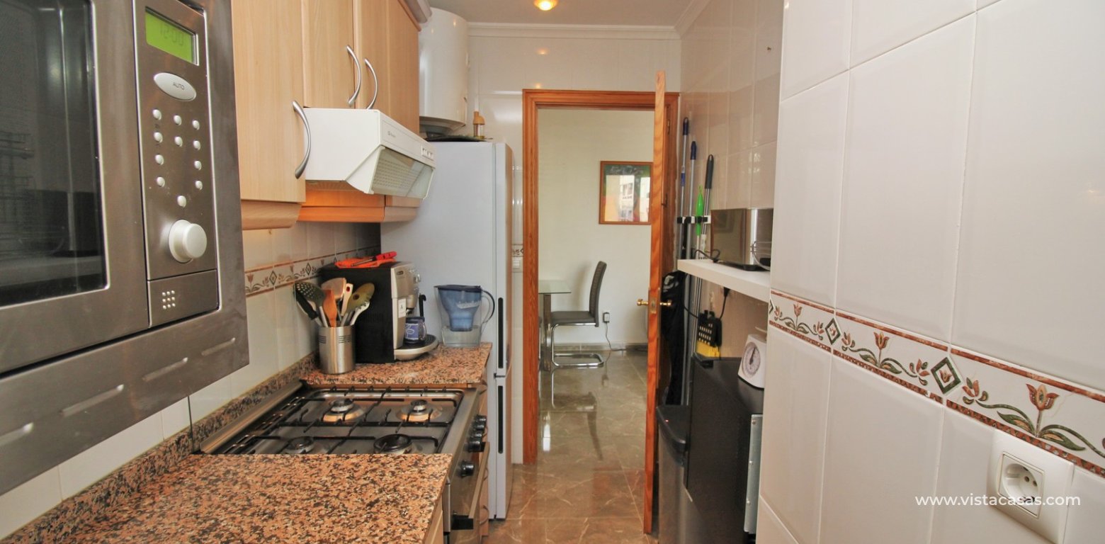 3 bedroom apartment for sale in Torrevieja kitchen 2