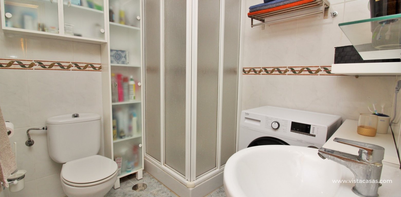 3 bedroom apartment for sale in Torrevieja bathroom