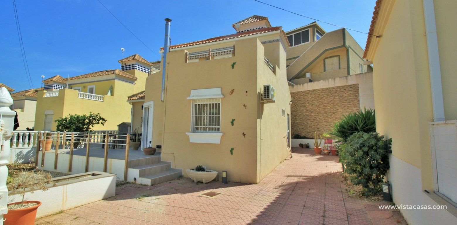 3 bedroom detached villa for sale in Villamartin Vistacasas driveway