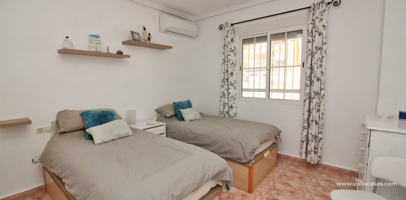 3 bedroom detached villa for sale in Villamartin Vistacasas twin bedroom