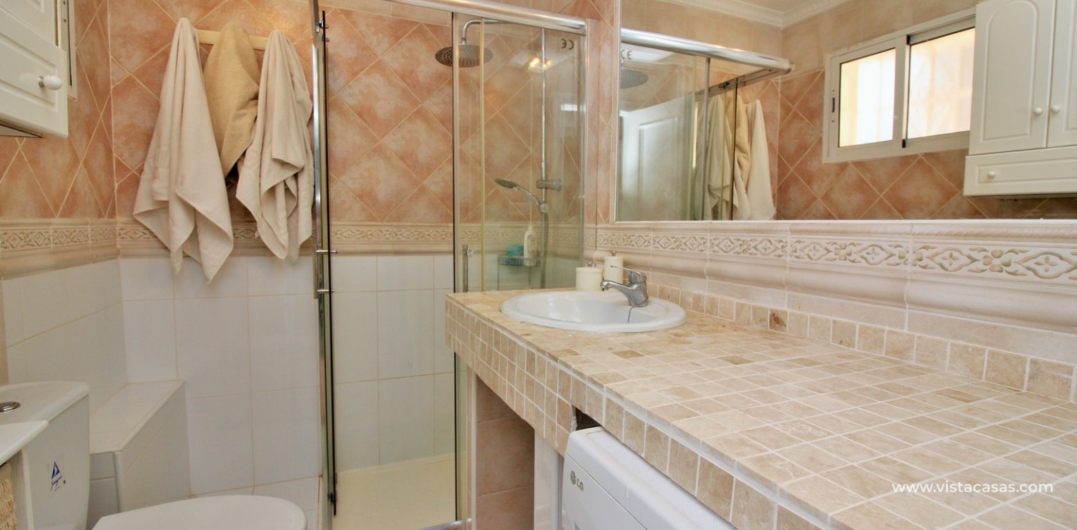 3 bedroom detached villa for sale in Villamartin Vistacasas bathroom 2