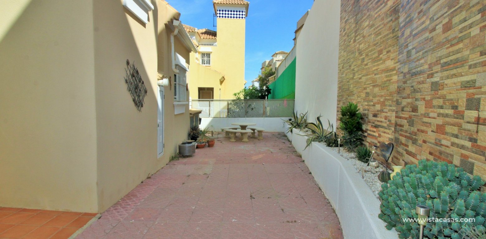 3 bedroom detached villa for sale in Villamartin Vistacasas garden area