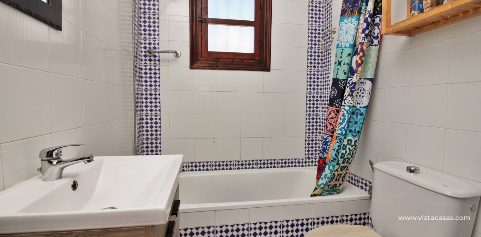 Top floor apartment for sale in El Mirador Villamartin bathroom