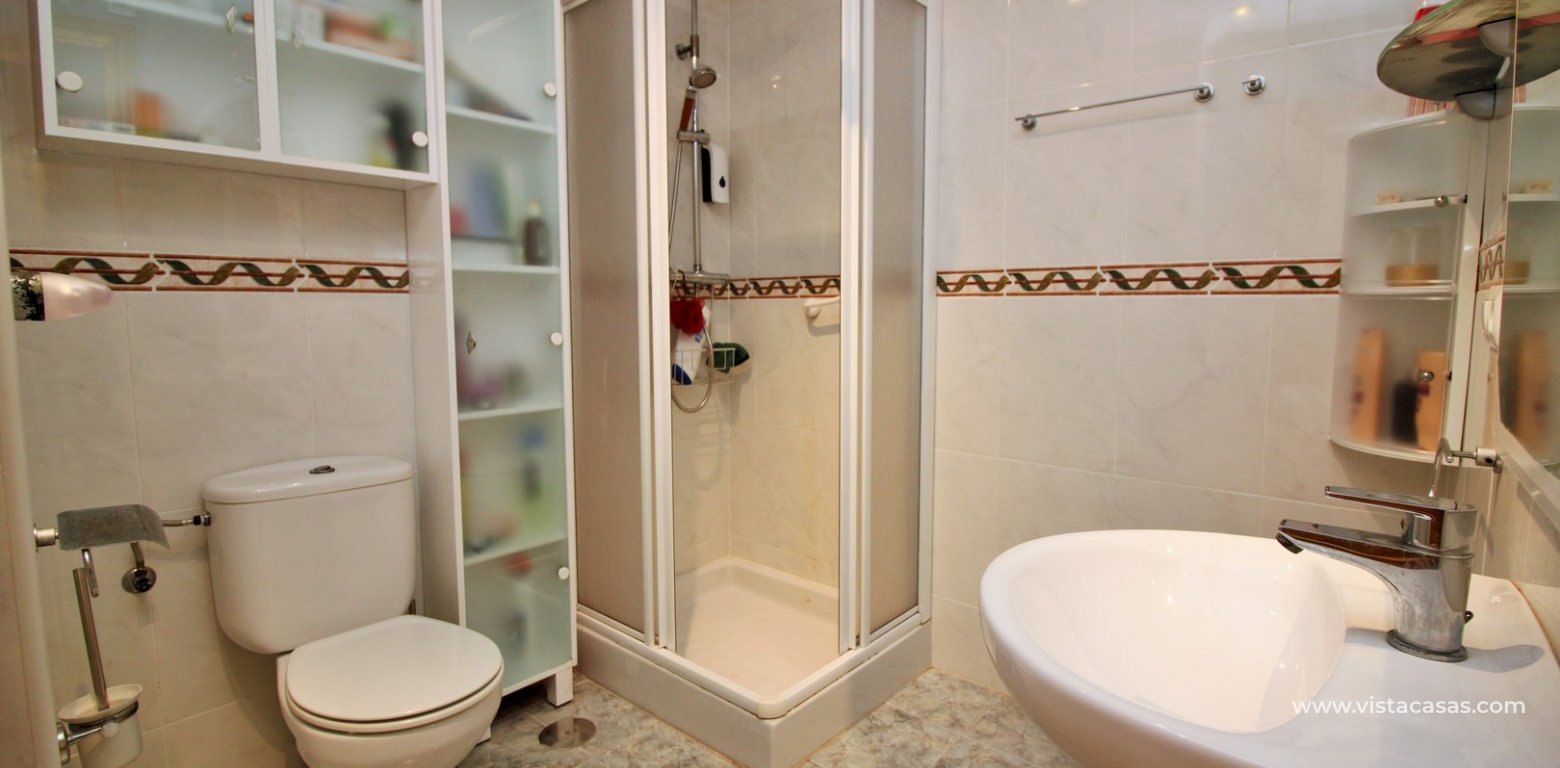 Apartment for sale in Torrevieja shower room