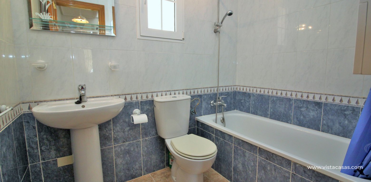 Townhouse for sale in Villamartin family bathroom
