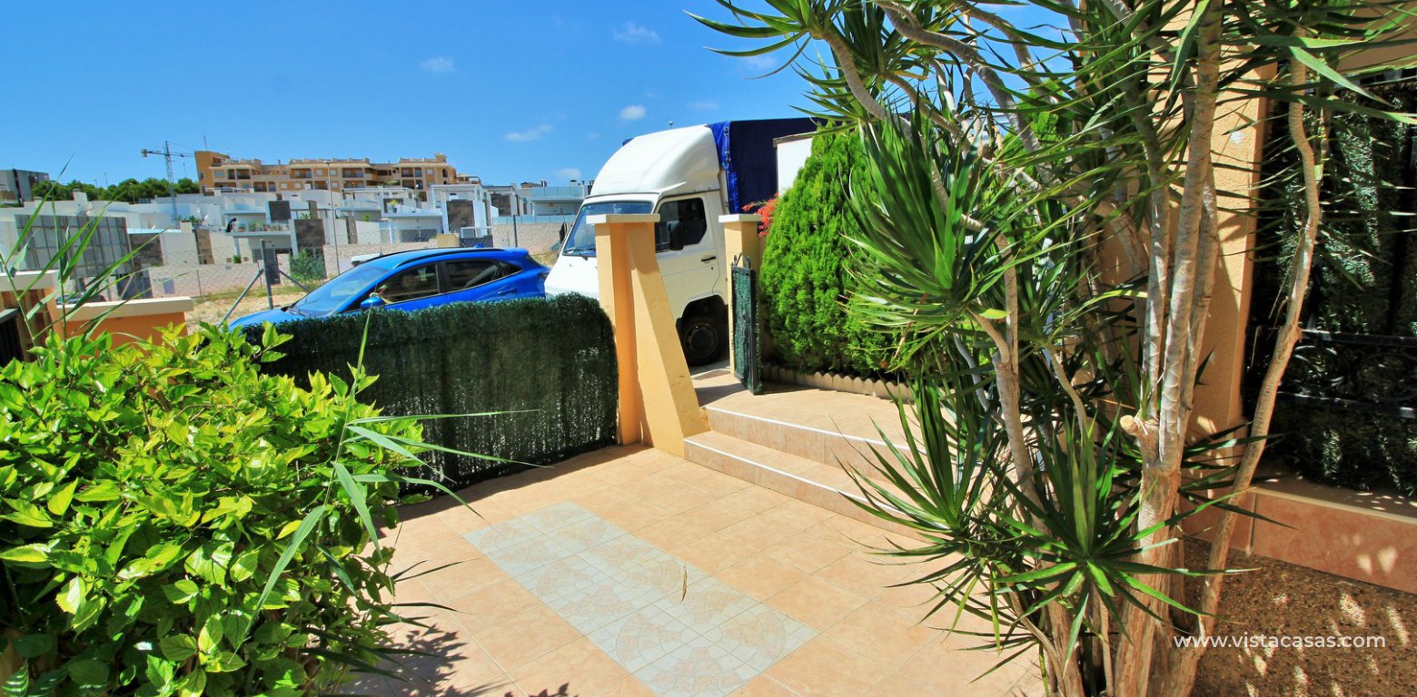 Townhouse for sale in Villamartin driveway