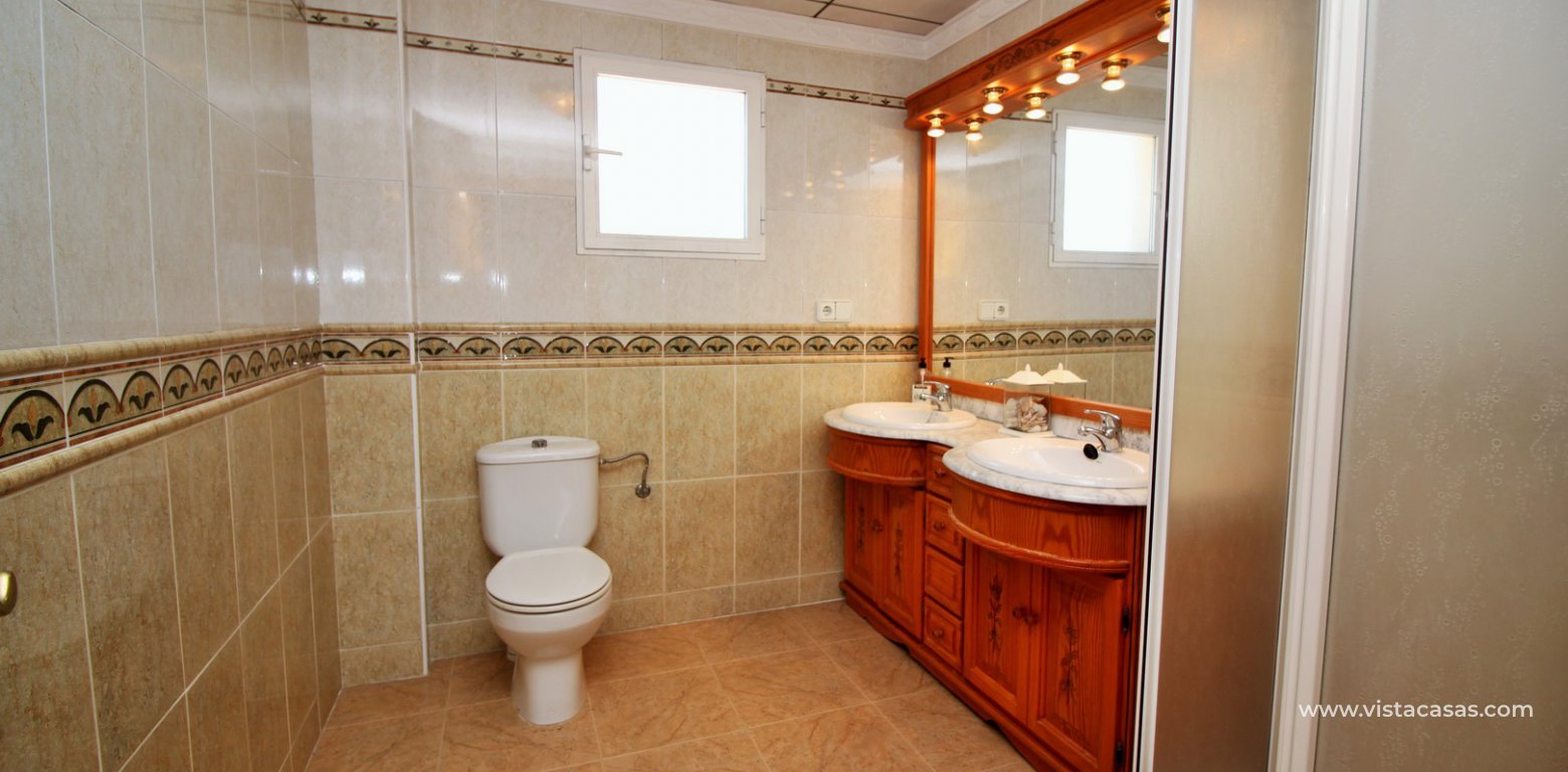 Detached villa for sale in Villamartin downstairs bathroom