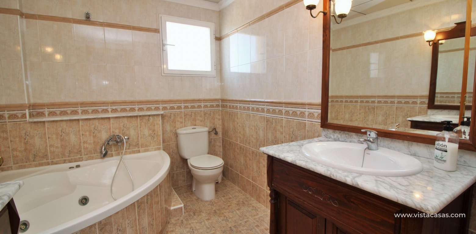 Detached villa for sale in Villamartin upstairs family bathroom
