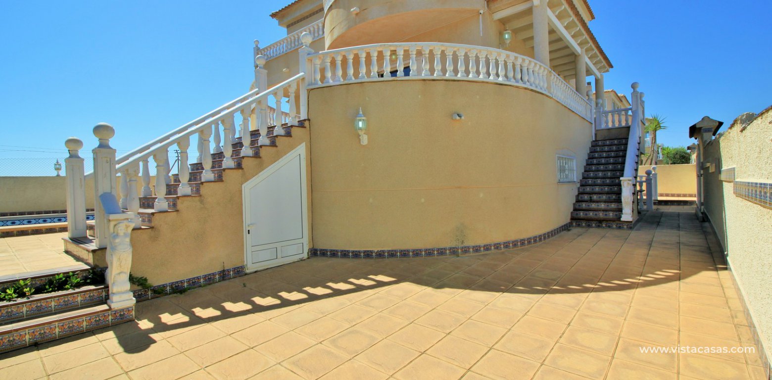 Detached villa for sale in Villamartin outside terrace