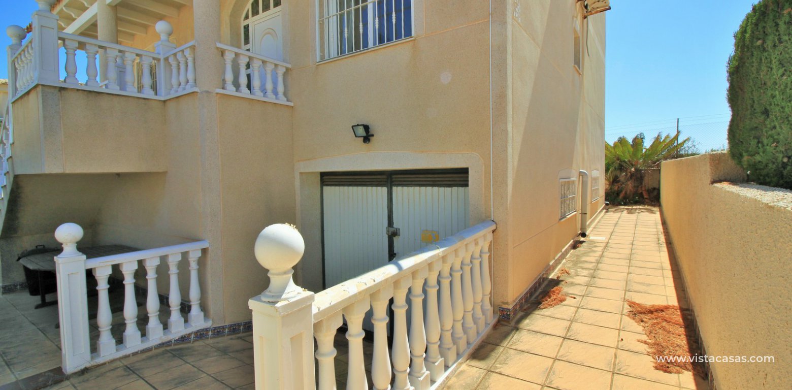 Detached villa for sale in Villamartin garage entrance