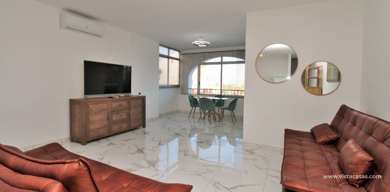 Renovated apartment for sale in the Villamartin Plaza lounge 3