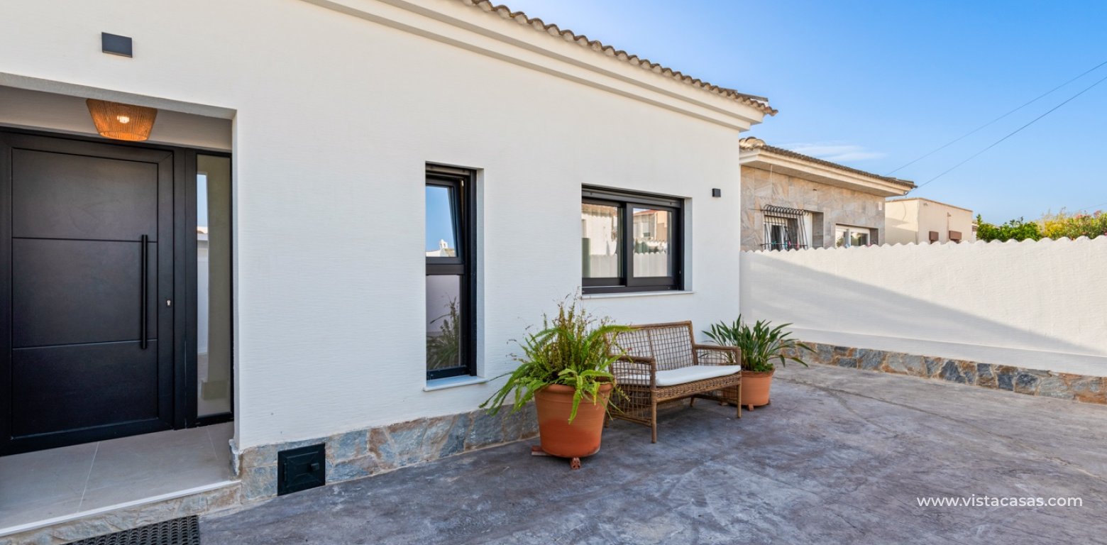 Resale - Villa - Torrevieja - El Chaparral