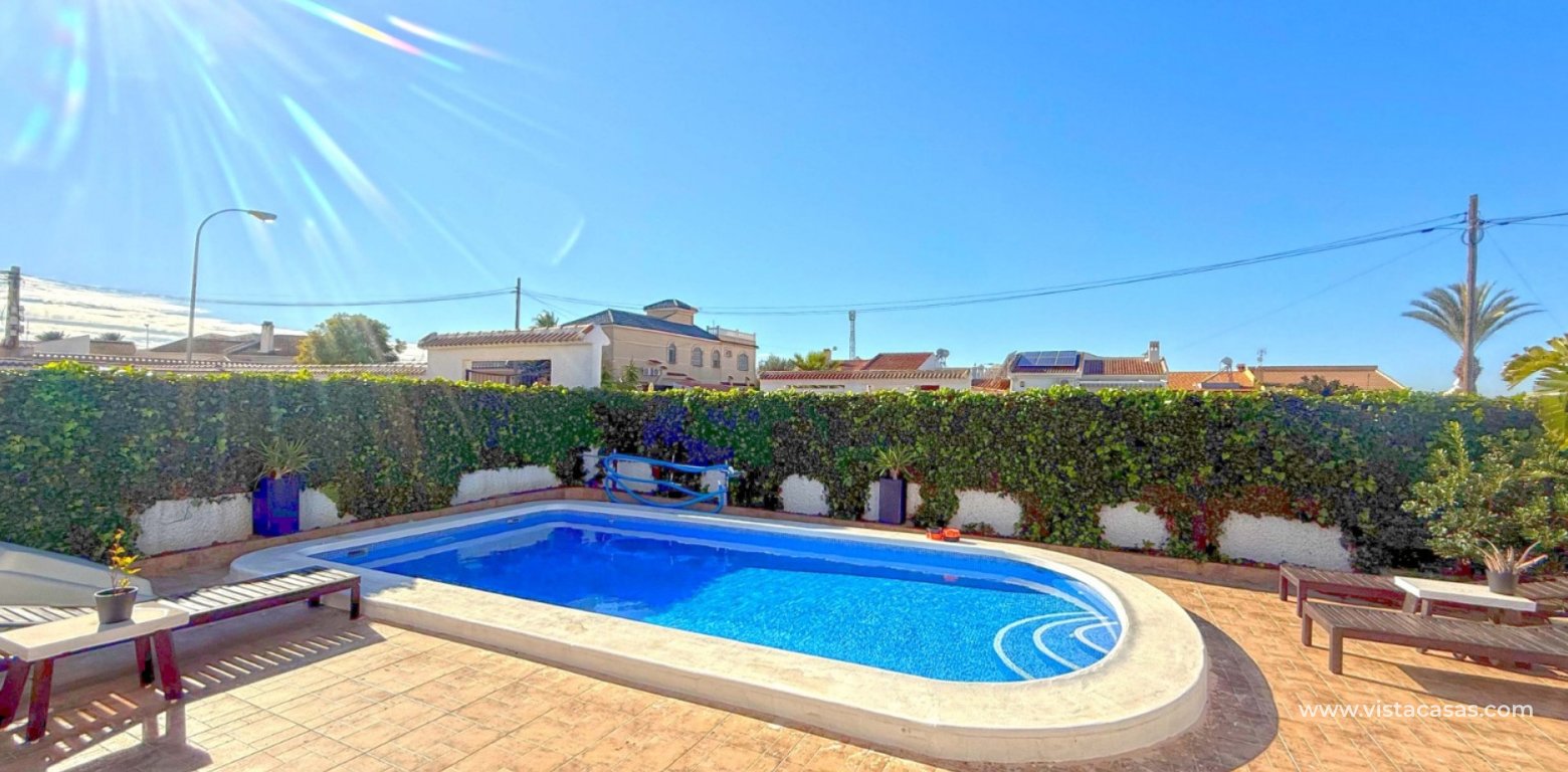 Resale - Villa - Torrevieja - La Siesta