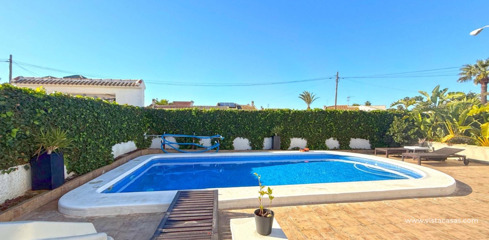 Resale - Villa - Torrevieja - La Siesta