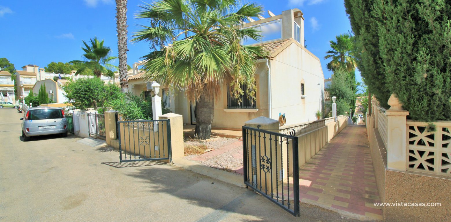 Bungalow for sale in Villamartin off-road parking