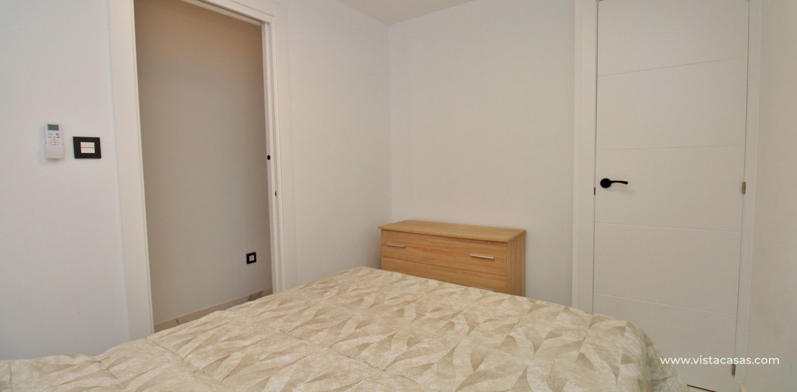 Renovated apartment for sale in the Villamartin Plaza bedroom cupboard