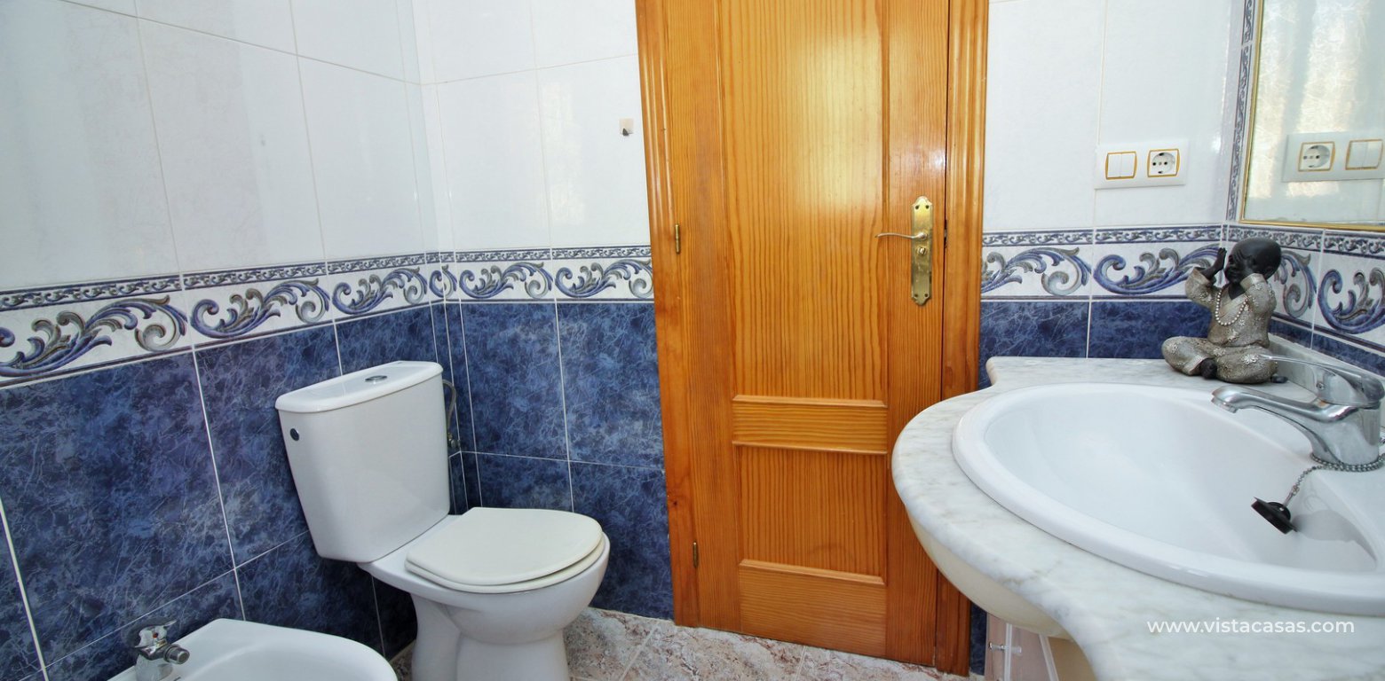 Townhouse for sale in Villamartin bathroom