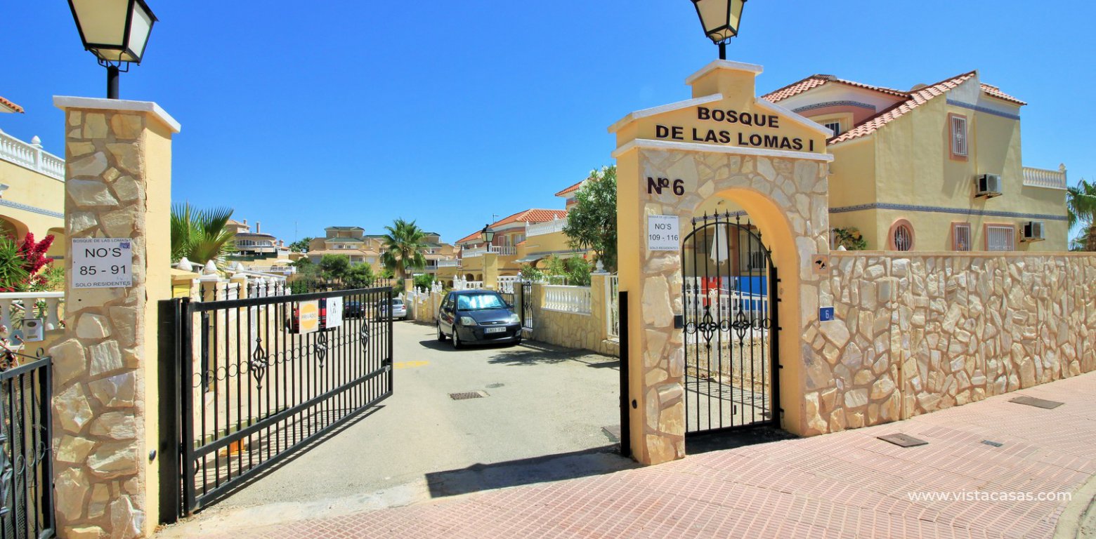 Townhouse for sale in Villamartin gated complex