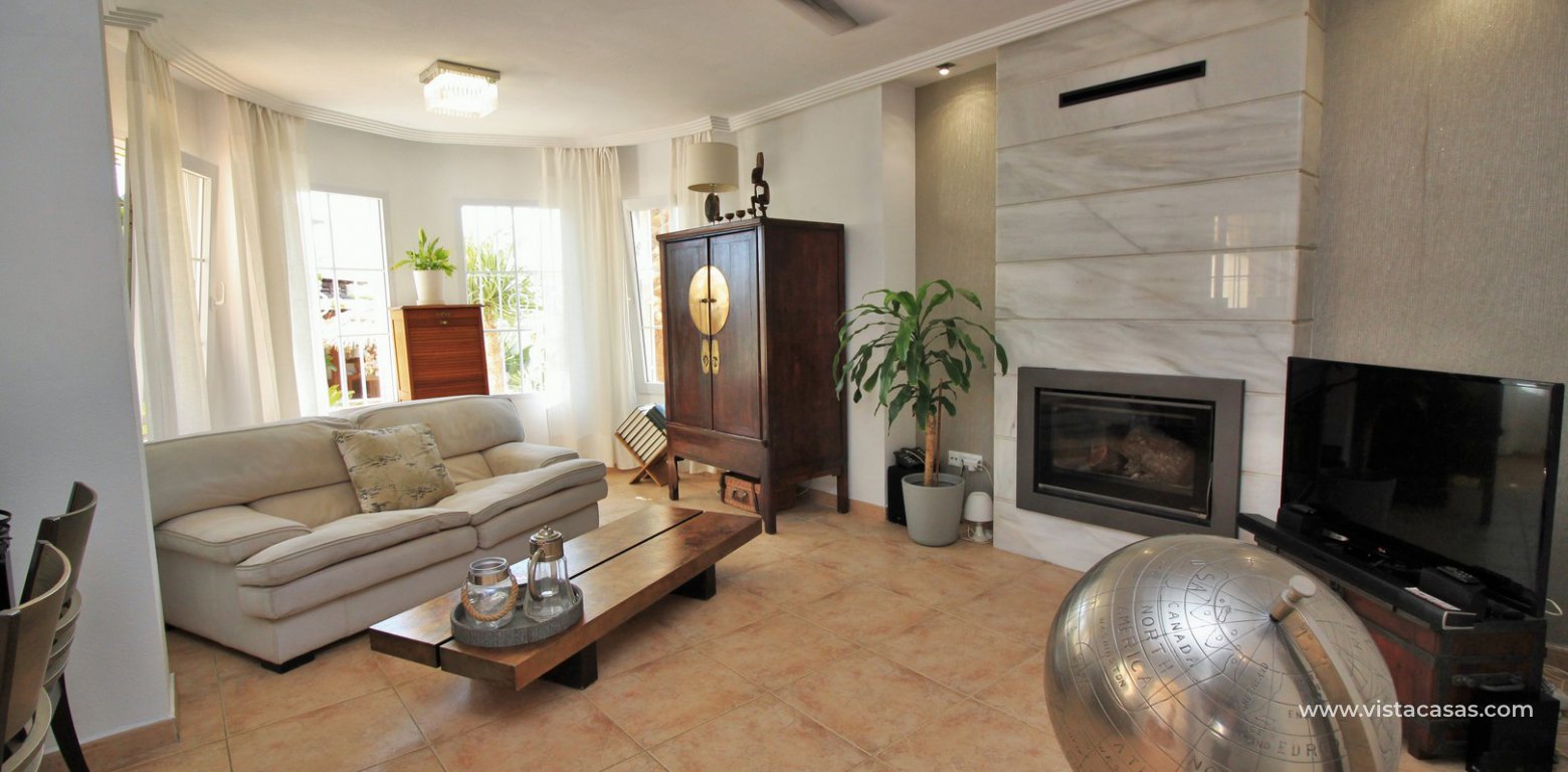 Villa for sale in Los Altos lounge