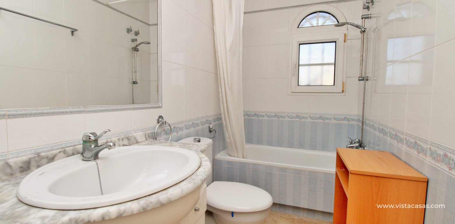 Ground floor apartment for sale Montilla Playa Flamenca en-suite bathroom