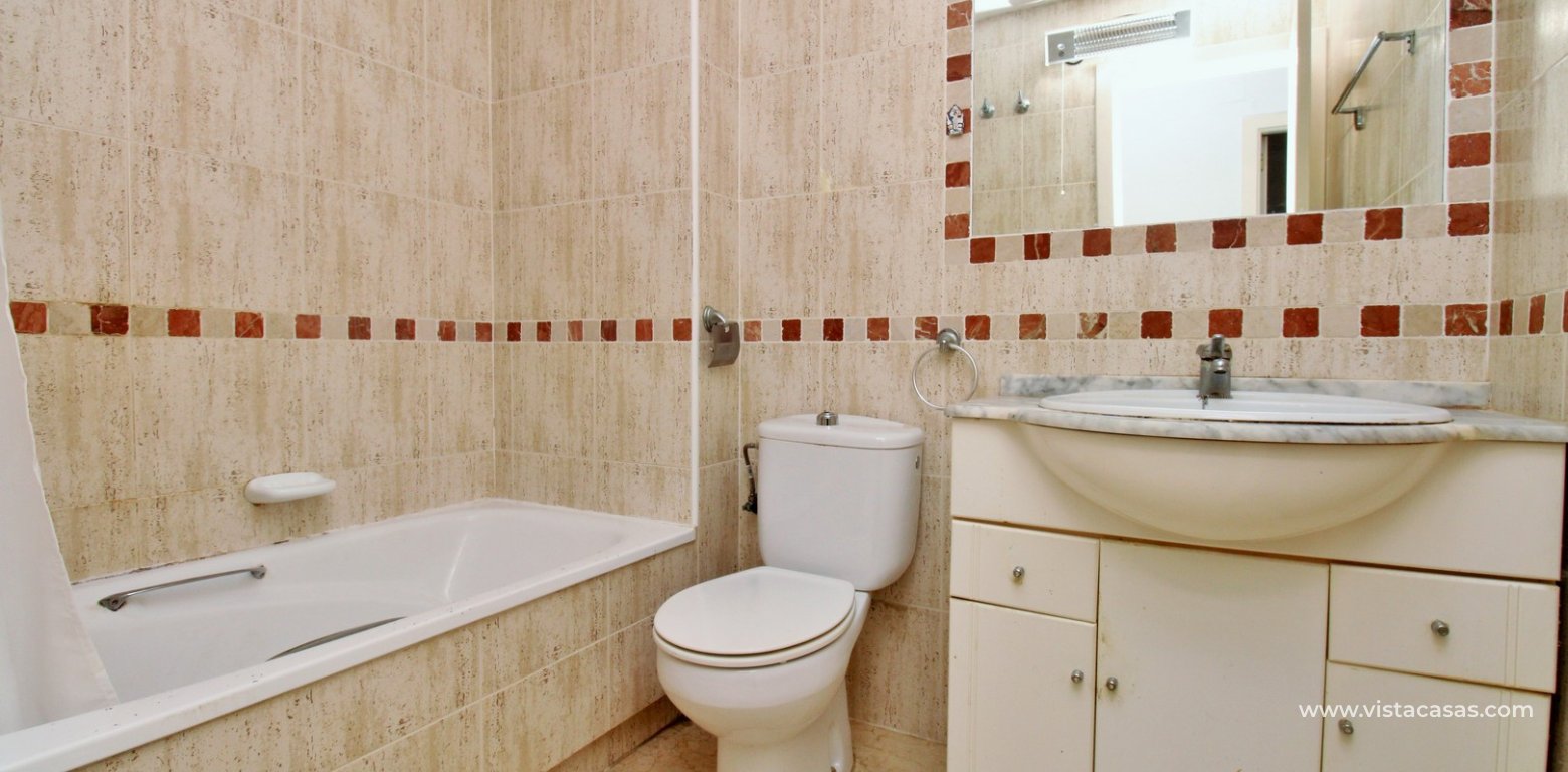 Ground floor apartment for sale Montilla Playa Flamenca bathroom