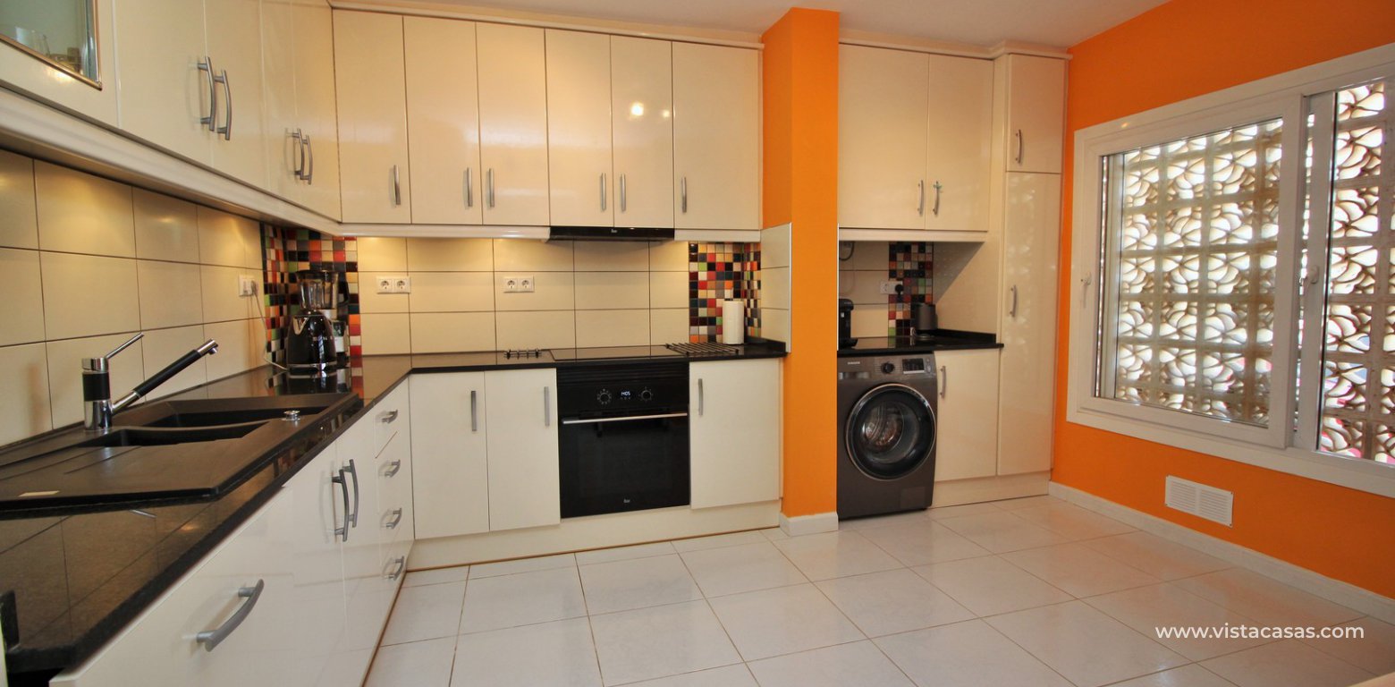Townhouse for sale in Villamartin separate kitchen