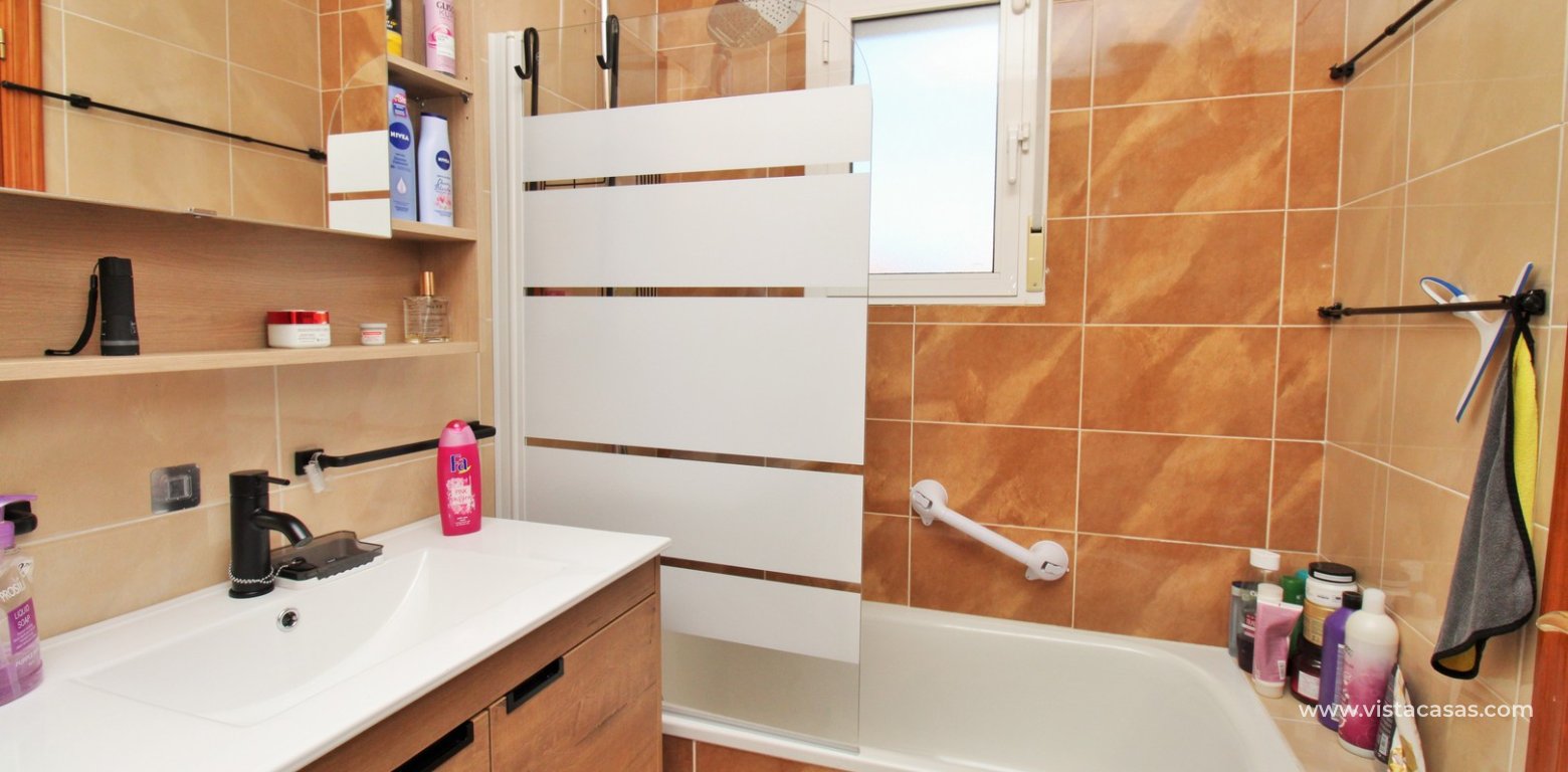 Townhouse for sale in Res. Paola IV, San Miguel de las Salinas family bathroom 1