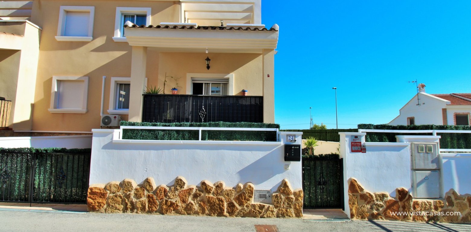 Townhouse for sale in Res. Paola IV, San Miguel de las Salinas underbuild exterior