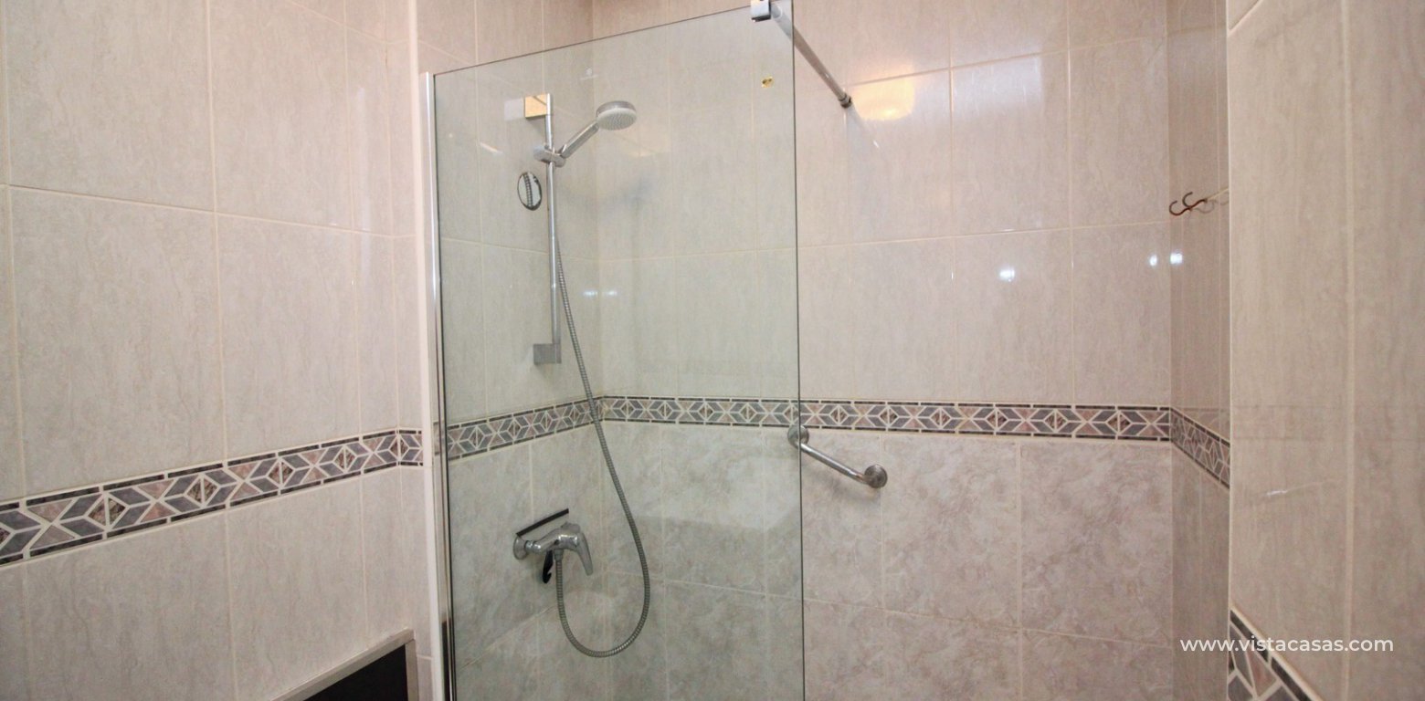 Apartment for sale in Villamartin walk-in shower