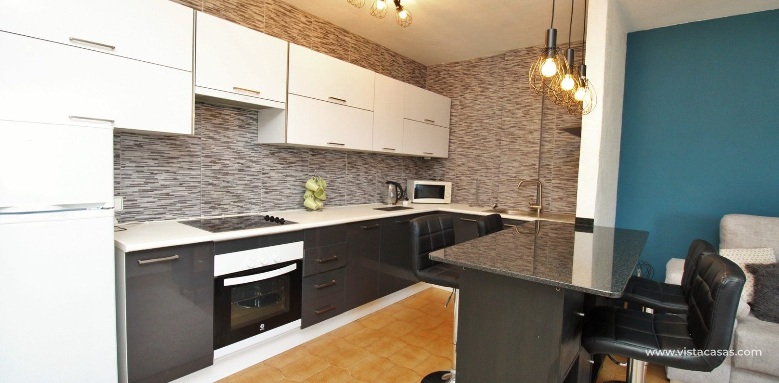 2 bedroom apartment for sale in the Villamartin Plaza kitchen