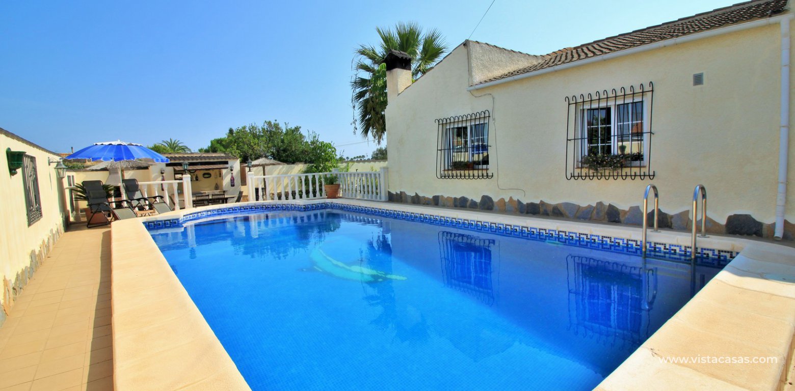 Villa for sale in Monte Zenia pool