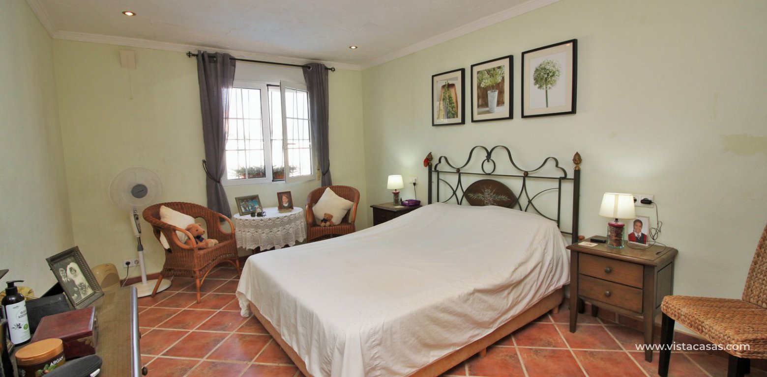 Villa for sale in Monte Zenia master bedroom