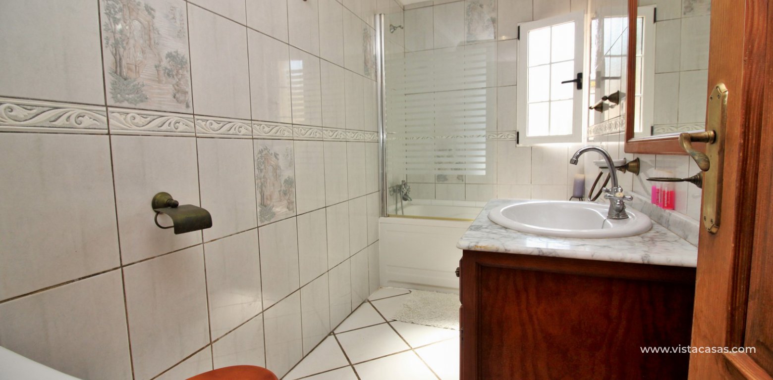 Villa for sale in Monte Zenia bathroom