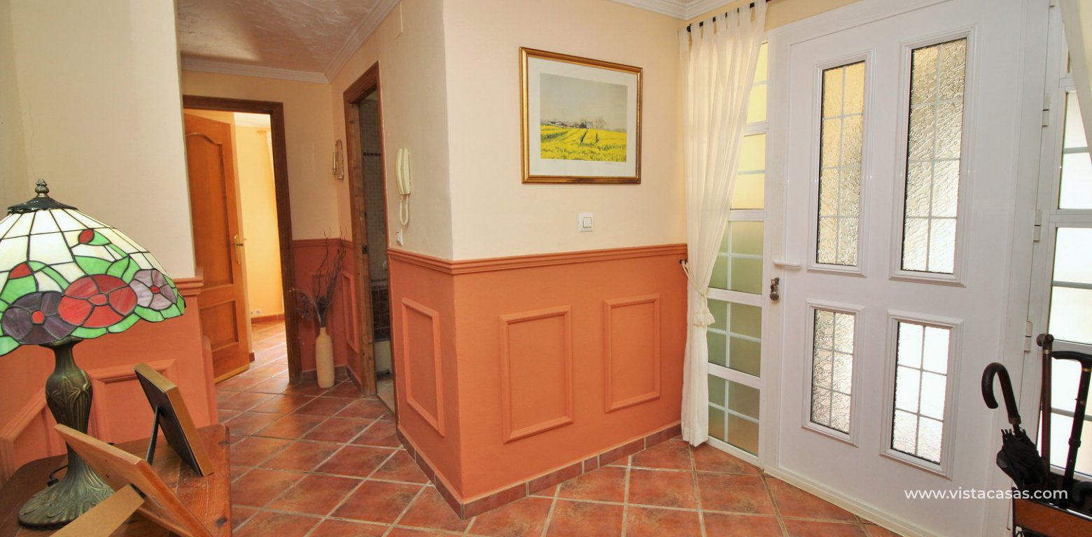 Villa for sale in Monte Zenia entrance hallway
