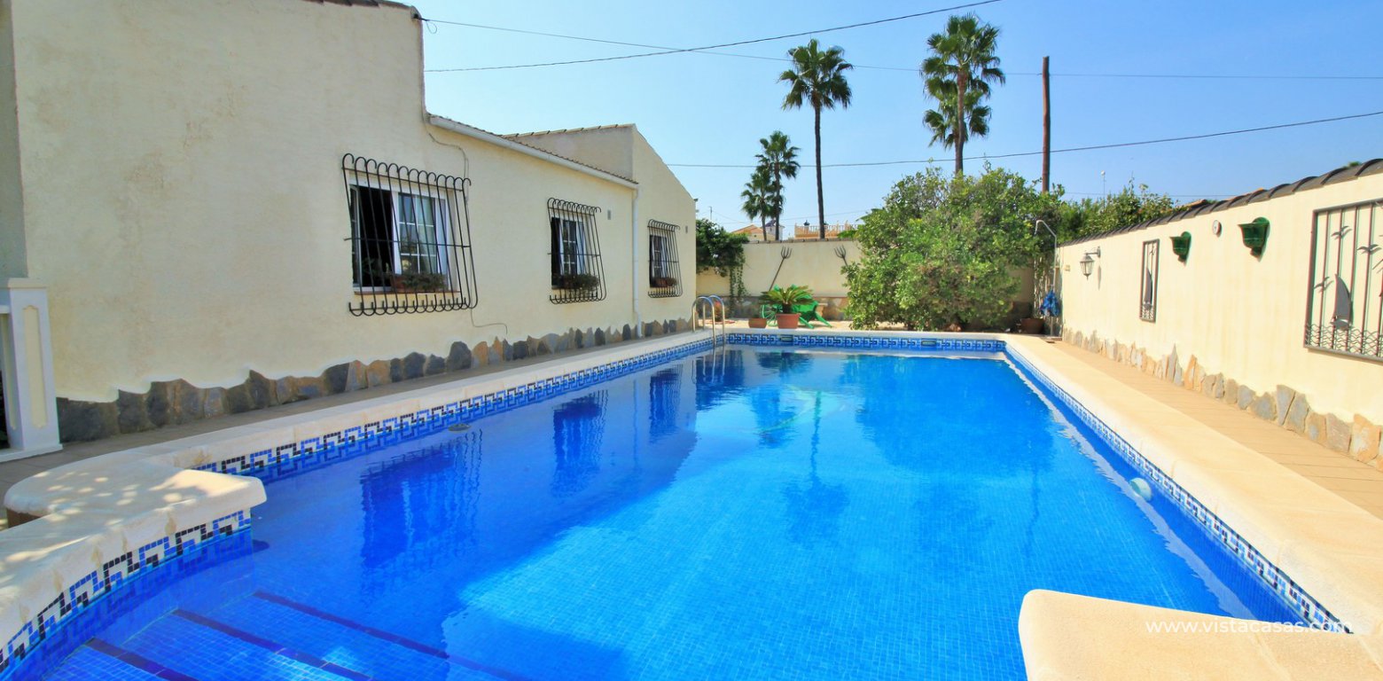 Villa for sale in Monte Zenia private pool