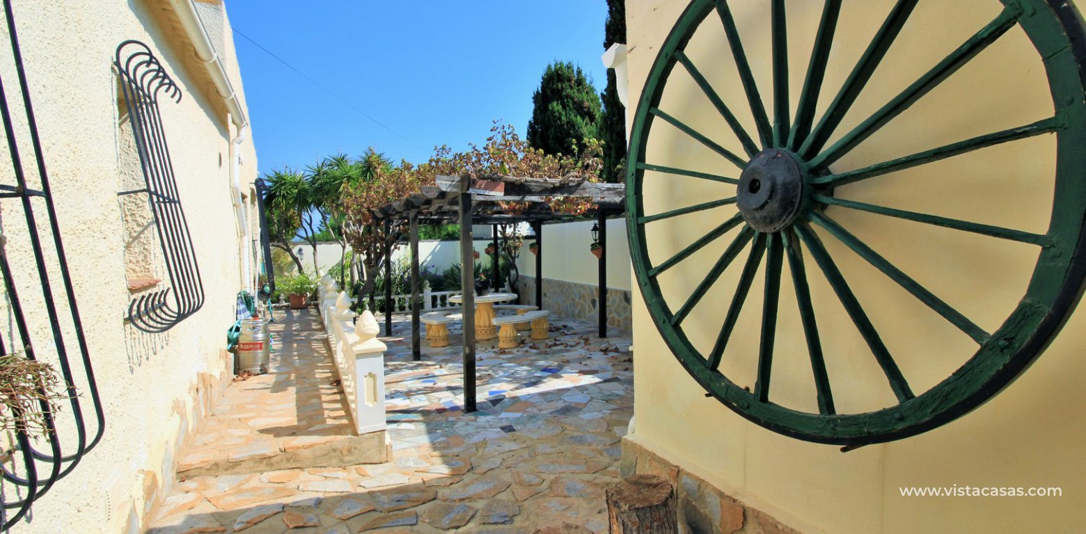 Villa for sale in Monte Zenia side garden