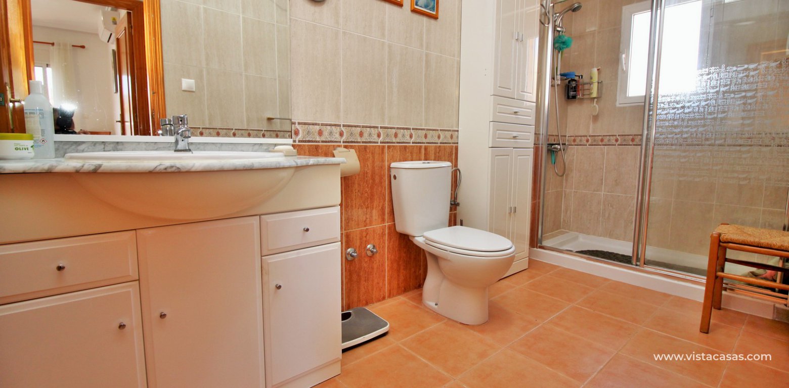 Villa for sale in Villamartin family bathroom with walk-in shower