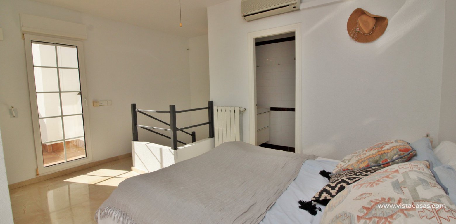 Villa for sale in Villamartin master bedroom with en-suite