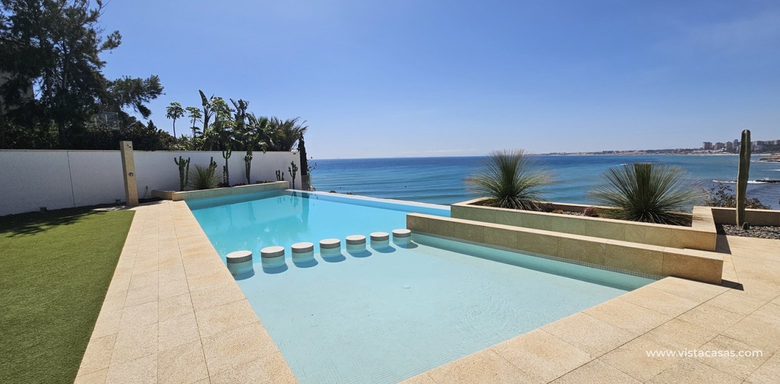 Resale - Villa - Cabo Roig