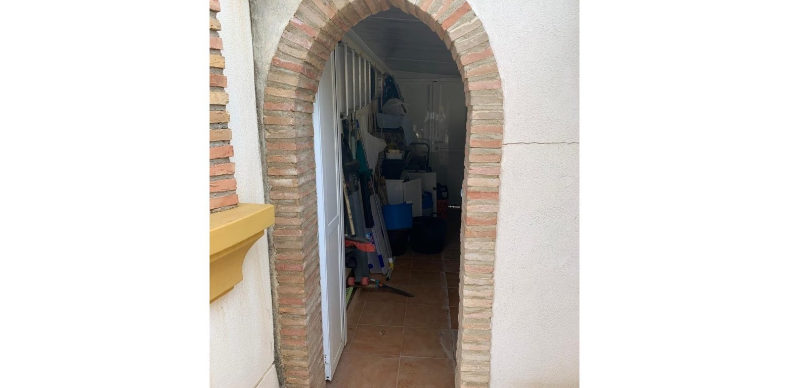 Resale - Villa - El Raso